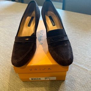 Size 7 suede brown heels